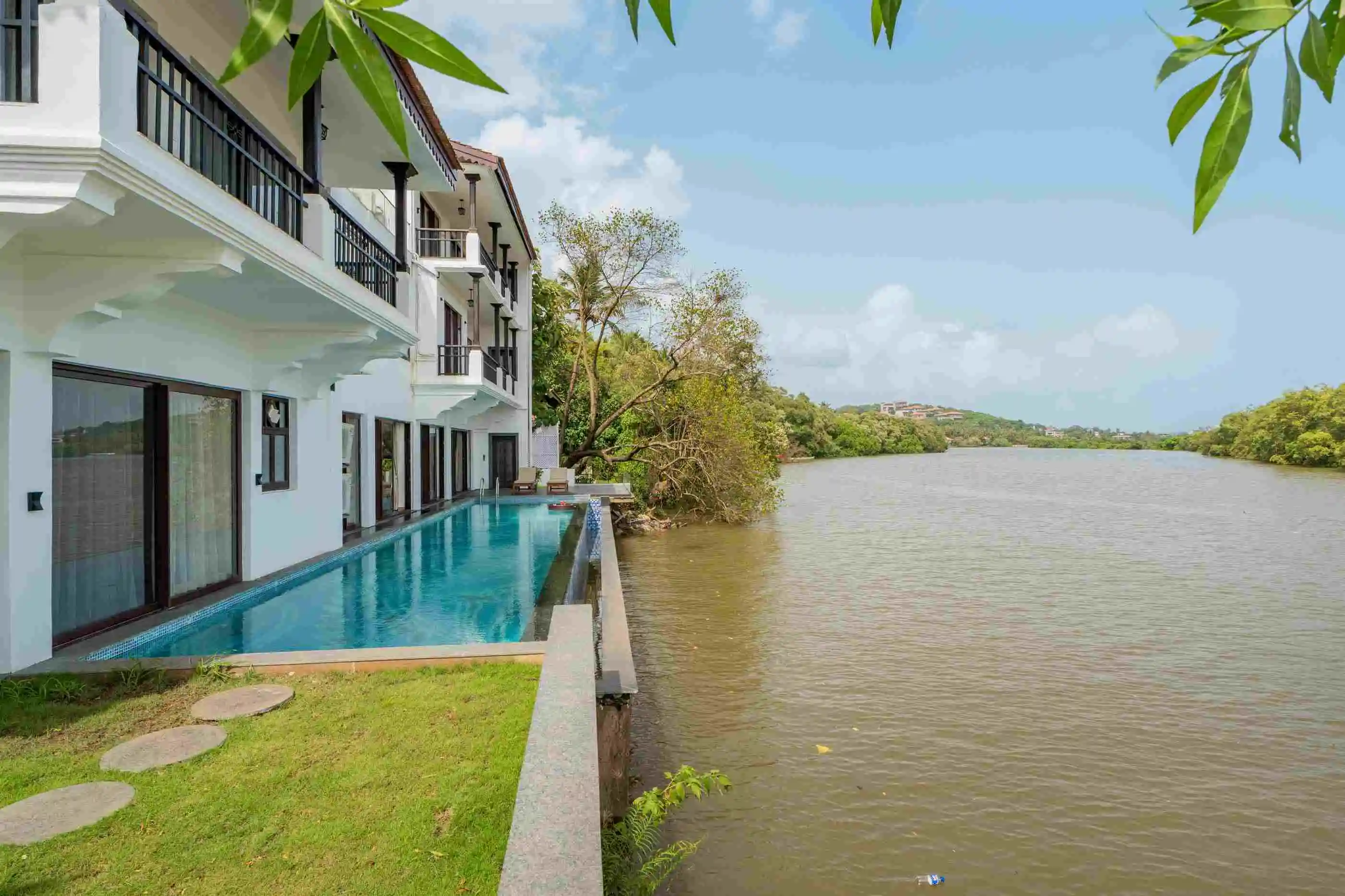 Villa Fleuve I 6-BHK Getaway By the River With Infinity Pool, Lift & Bar Lounge in Saipem near Candolim, North Goa
