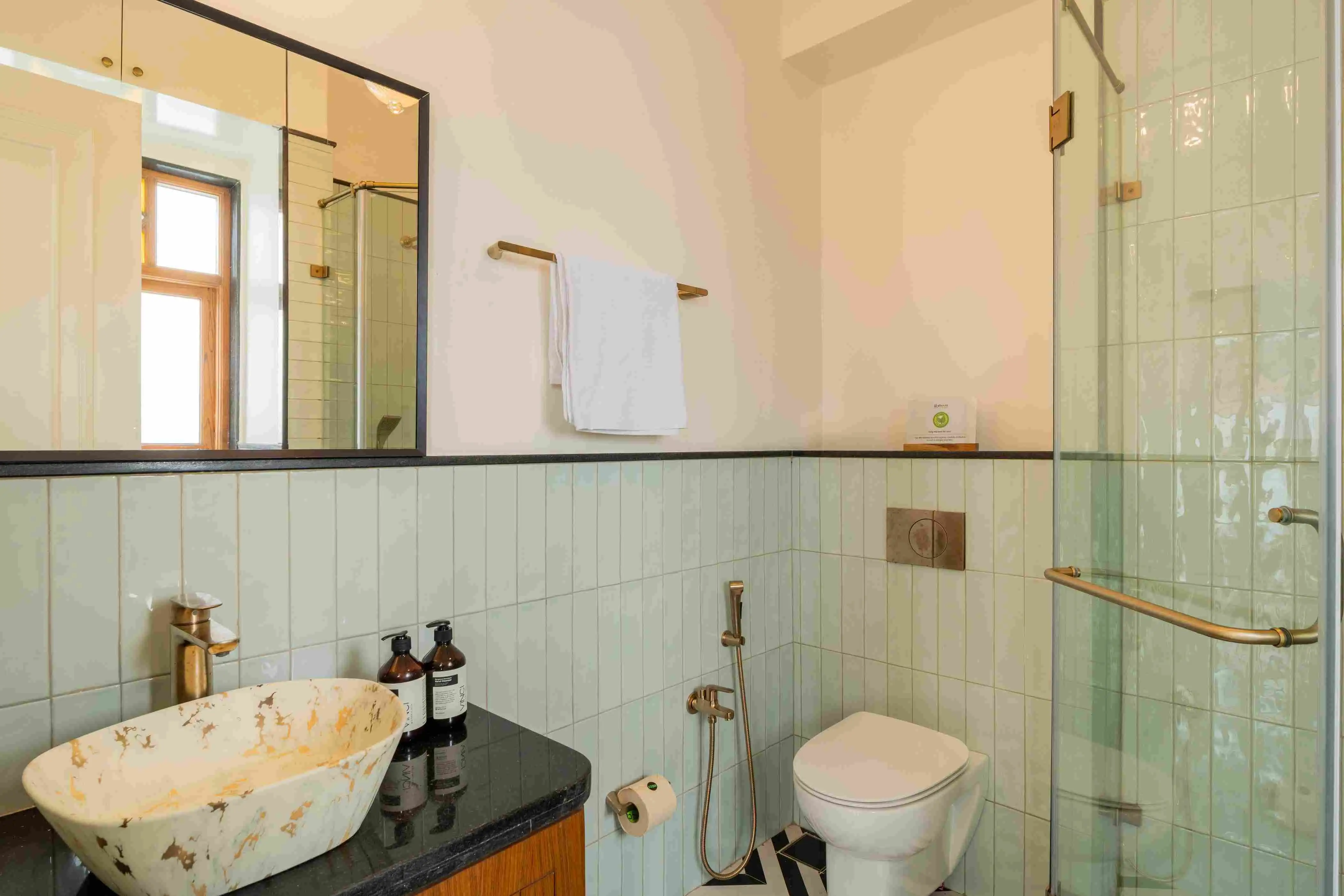 Villa Fleuve I 6-BHK Getaway By the River With Infinity Pool, Lift & Bar Lounge in Saipem near Candolim, North Goa