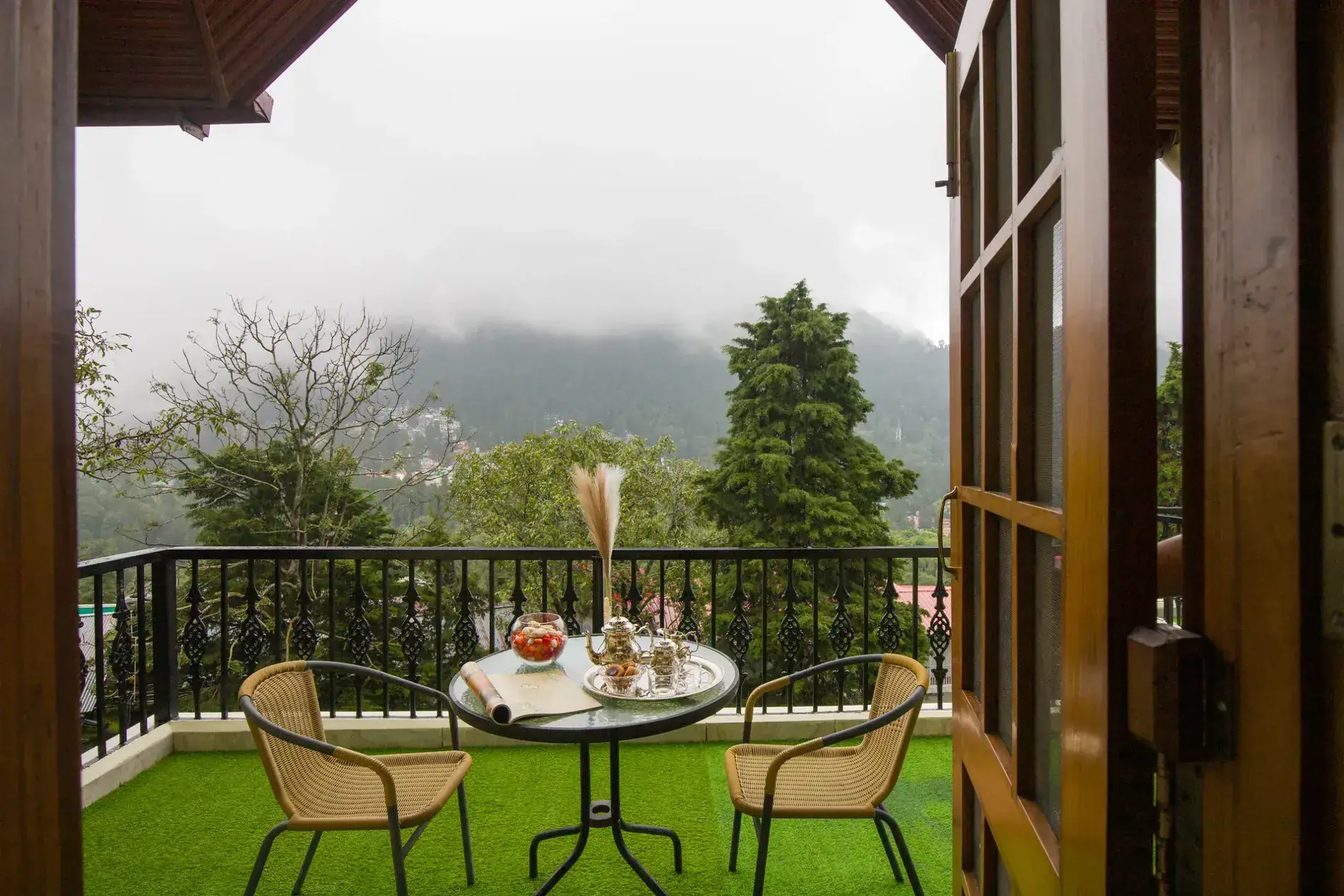 The Meadow I Elegant 3-BHK Hill Retreat With Entertainment Lounge & Terrace in Dharampur