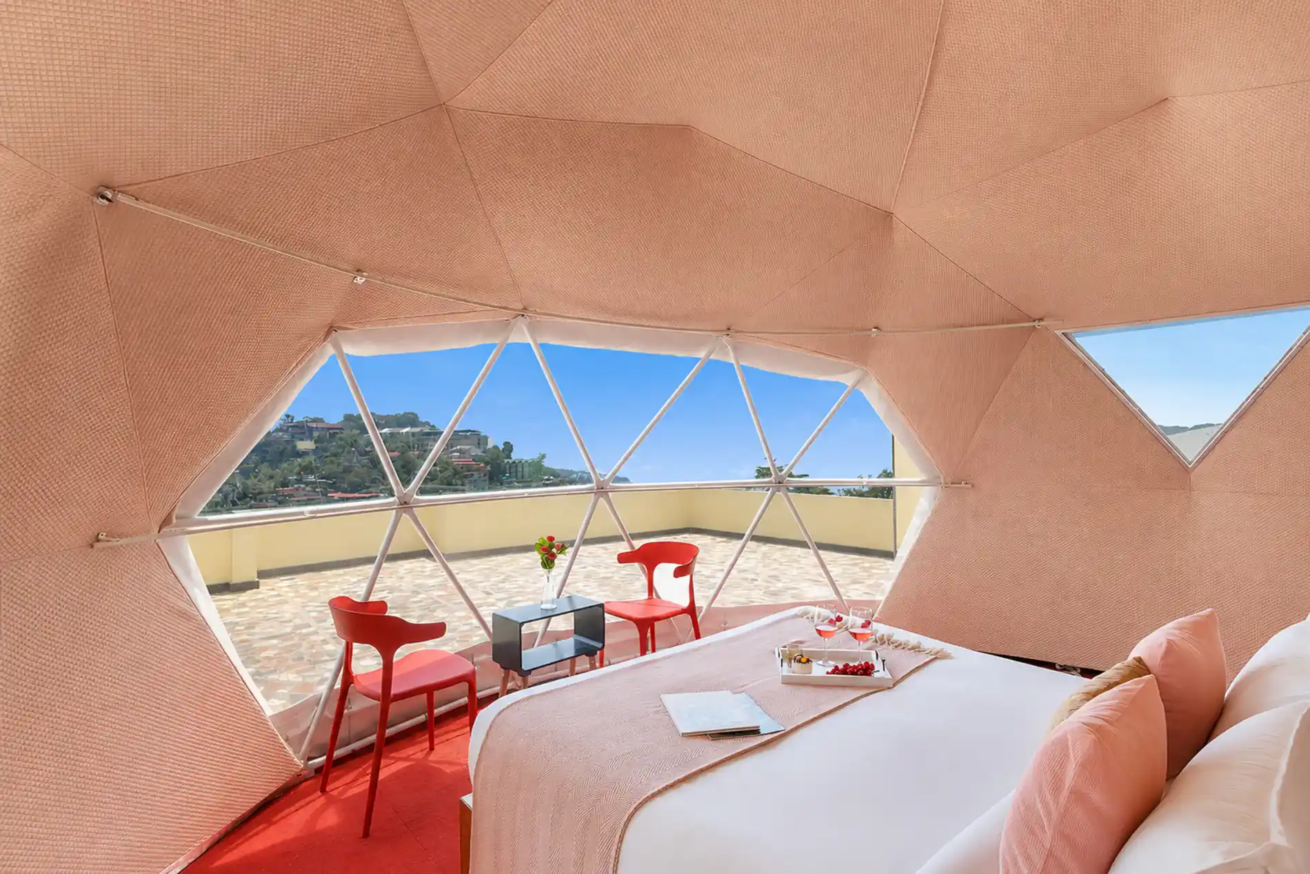 Snowdrop Glamps | Pet-Friendly Dome Cottage with a Common Terrace