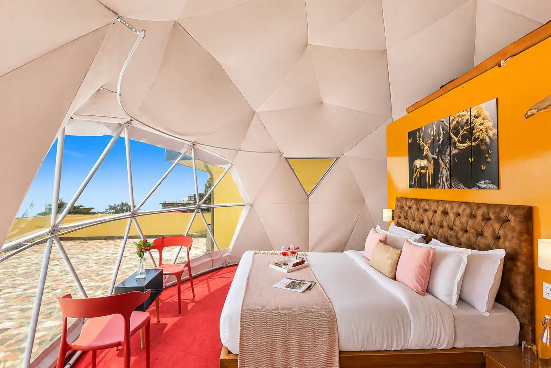 Snowdrop Glamps | Pet-Friendly Dome Cottage with a Common Terrace