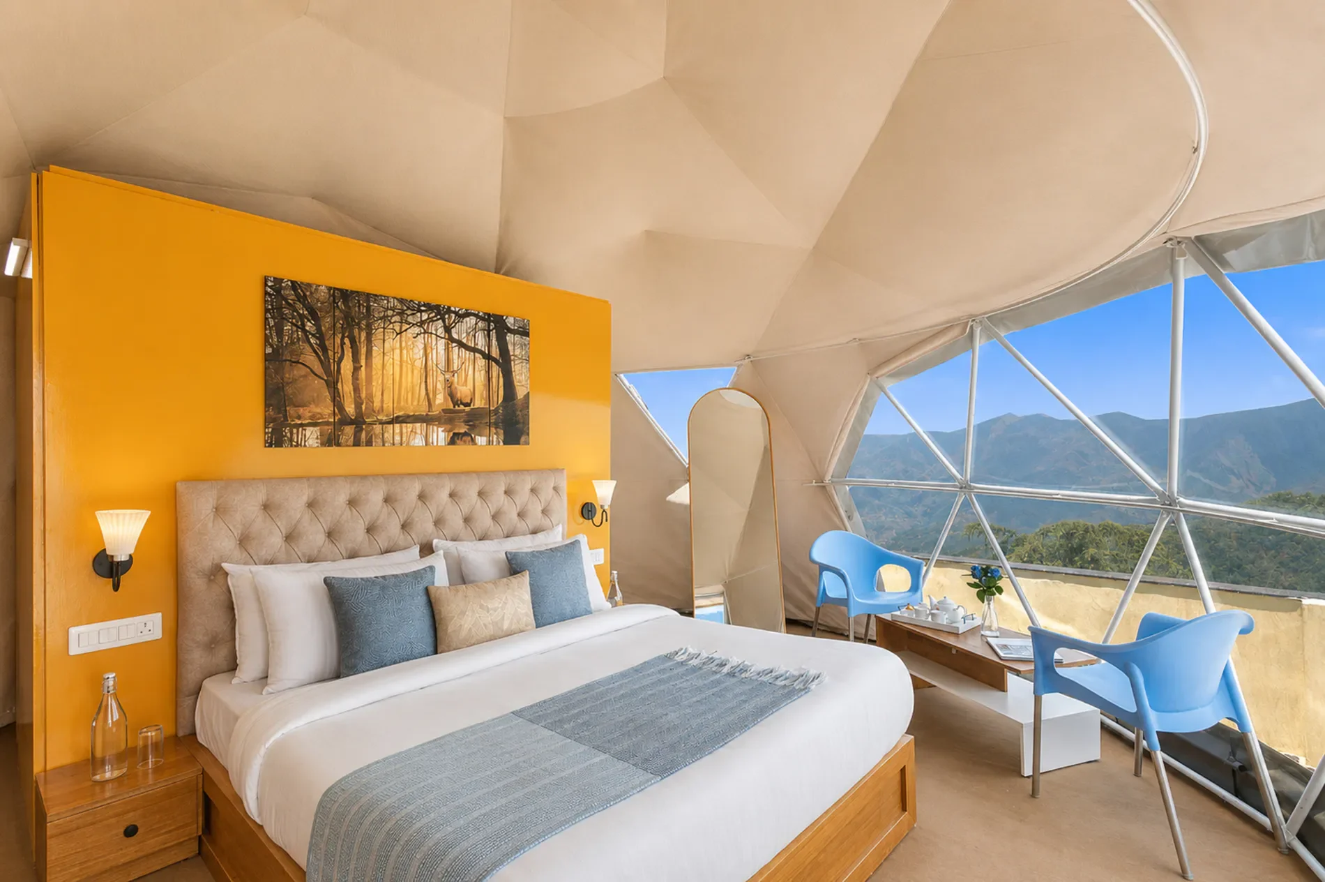Snowdrop Glamps | Pet-Friendly Dome Cottage with a Common Terrace