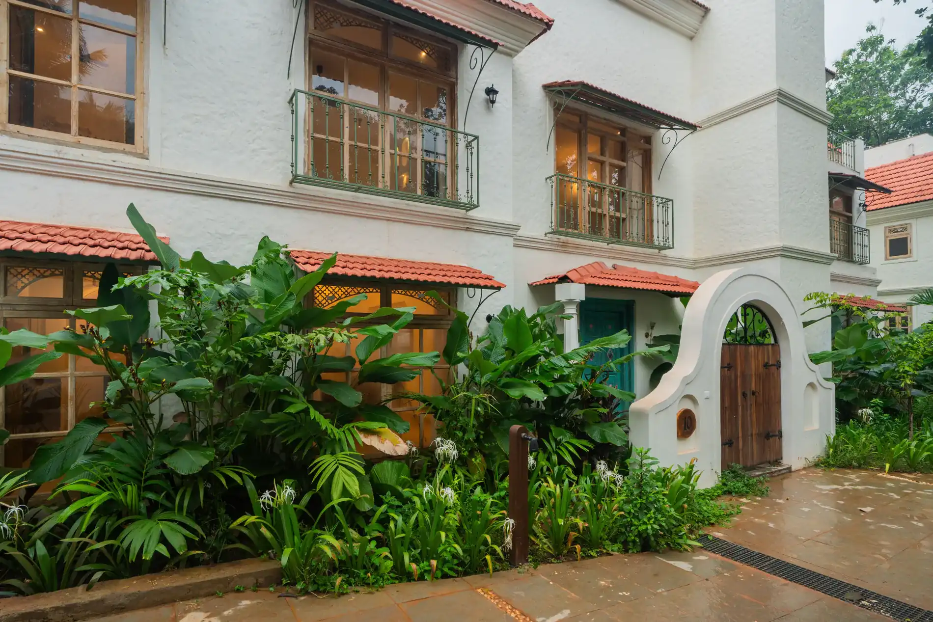 Amayah Rasa | Pet-friendly 4-BHK Opulent Villa With Steam Room - 11