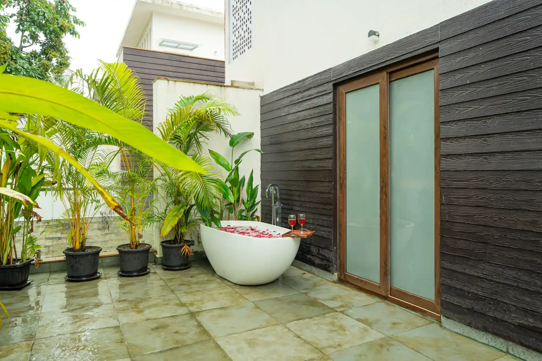 Casa Del Mar | Elegant 4-BHK Villa with Pool, Bars, TV Lounge, Gazebo & Terraces - 10