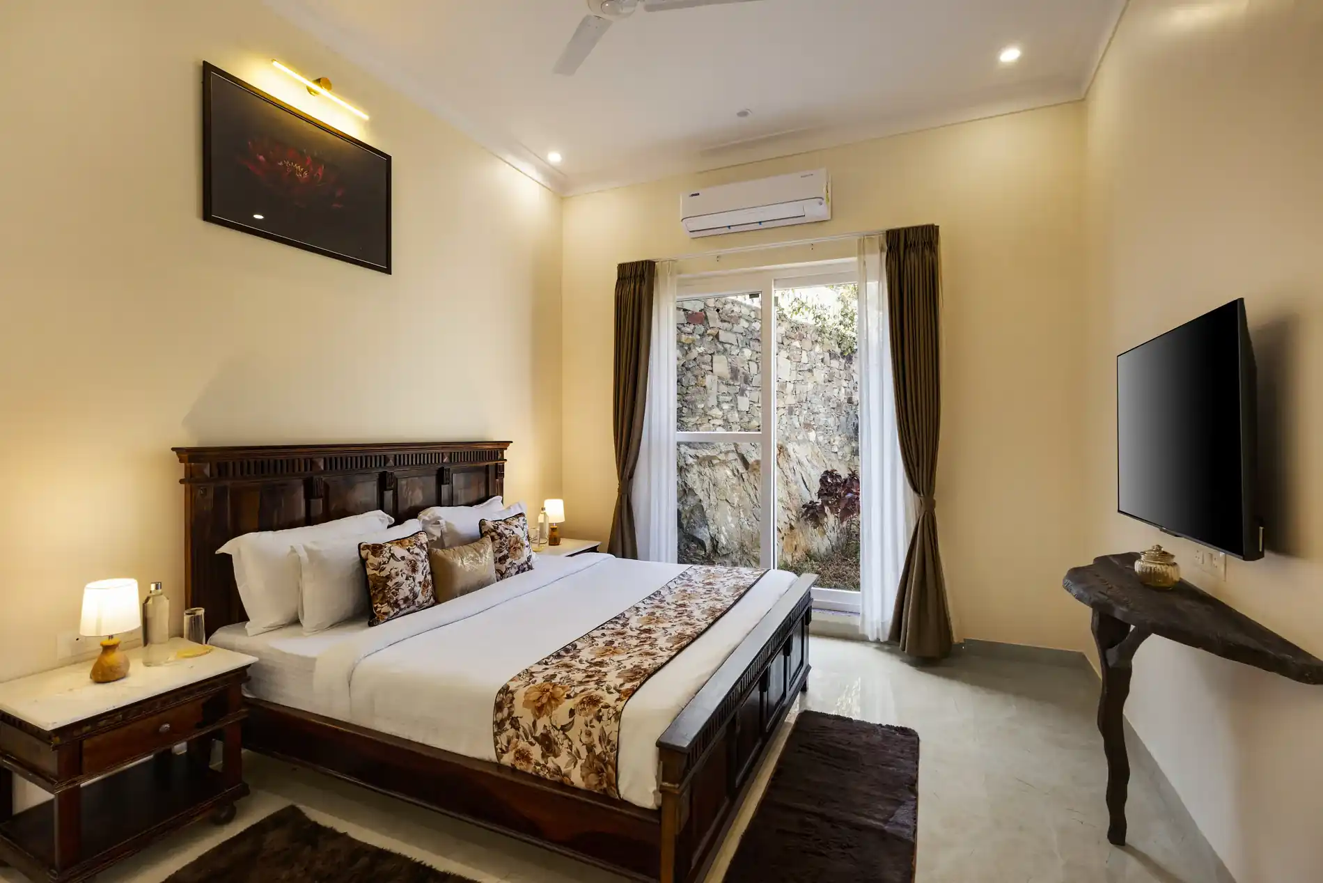 Mandovar Mountain Valley Retreat | 4 Room Pet-friendly Suite In a Private Estate with Shared Pool