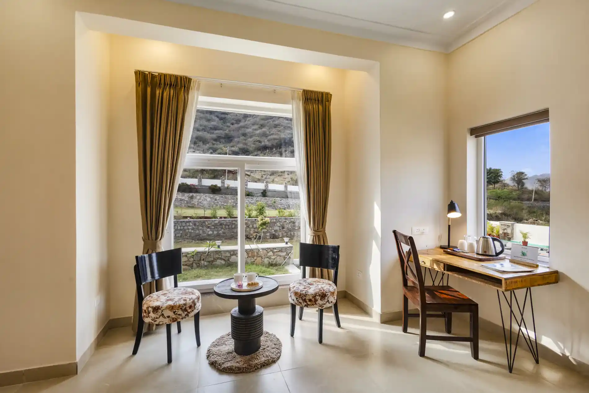 Mandovar Mountain Valley Retreat | 4 Room Pet-friendly Suite In a Private Estate with Shared Pool