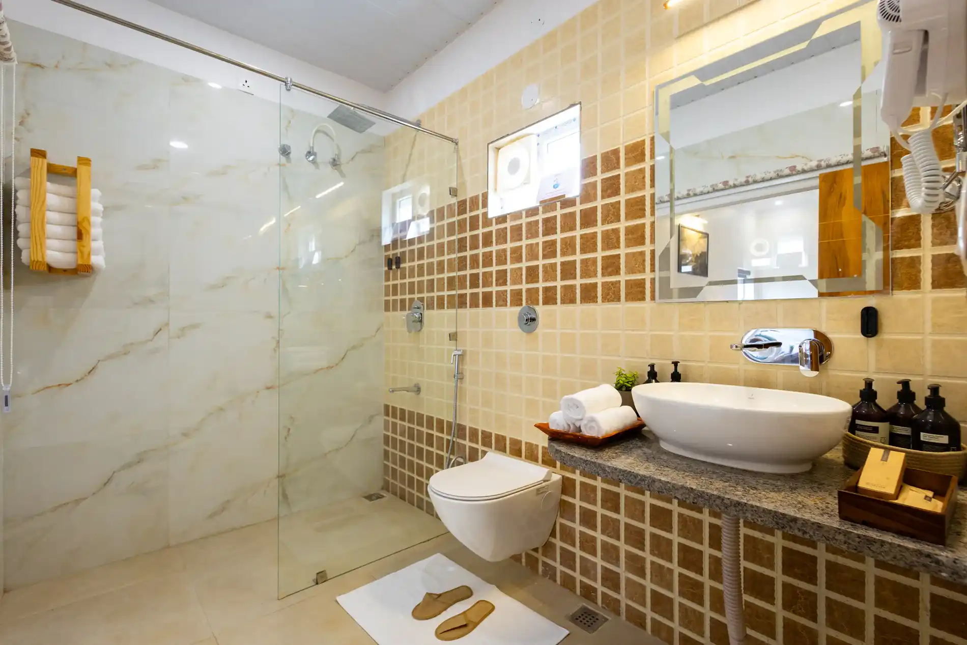 Mandovar Mountain Valley Retreat | 4 Room Pet-friendly Suite In a Private Estate with Shared Pool