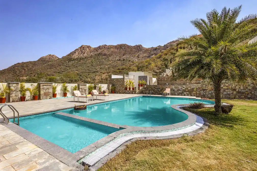 Mandovar Mountain Valley Retreat | 4 Room Pet-friendly Suite In a Private Estate with Shared Pool