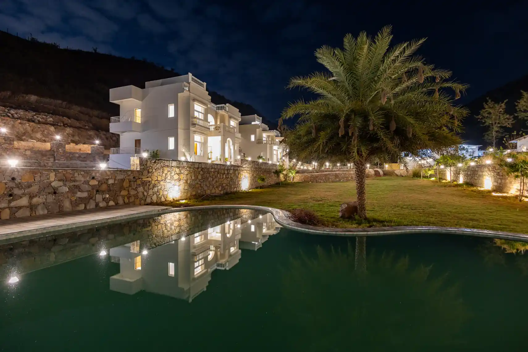 Mandovar Mountain Valley Retreat | 4 Room Pet-friendly Suite In a Private Estate with Shared Pool