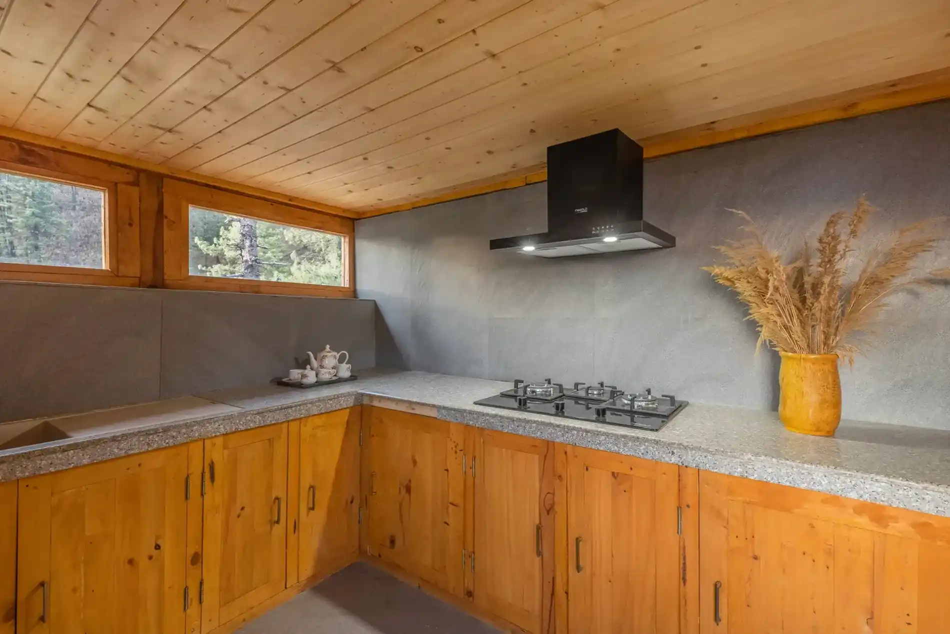 Everly | Pet-friendly Traditional 1-Bedroom Retreat With Attic, Sauna & Garden