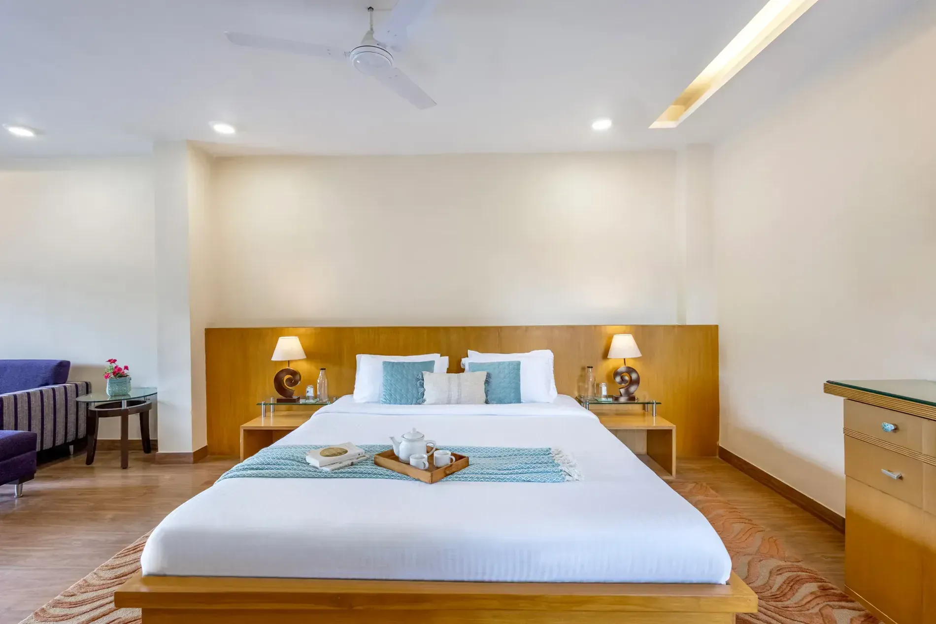 Lakeview Manor | Charming 5-BHK Lakeside Retreat