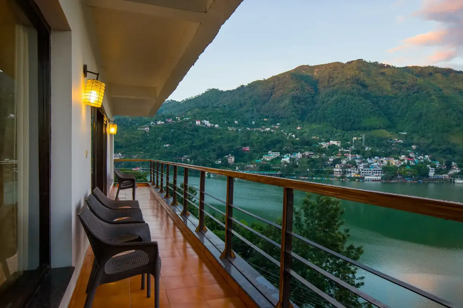 Lakeview Manor | Charming 5-BHK Lakeside Retreat