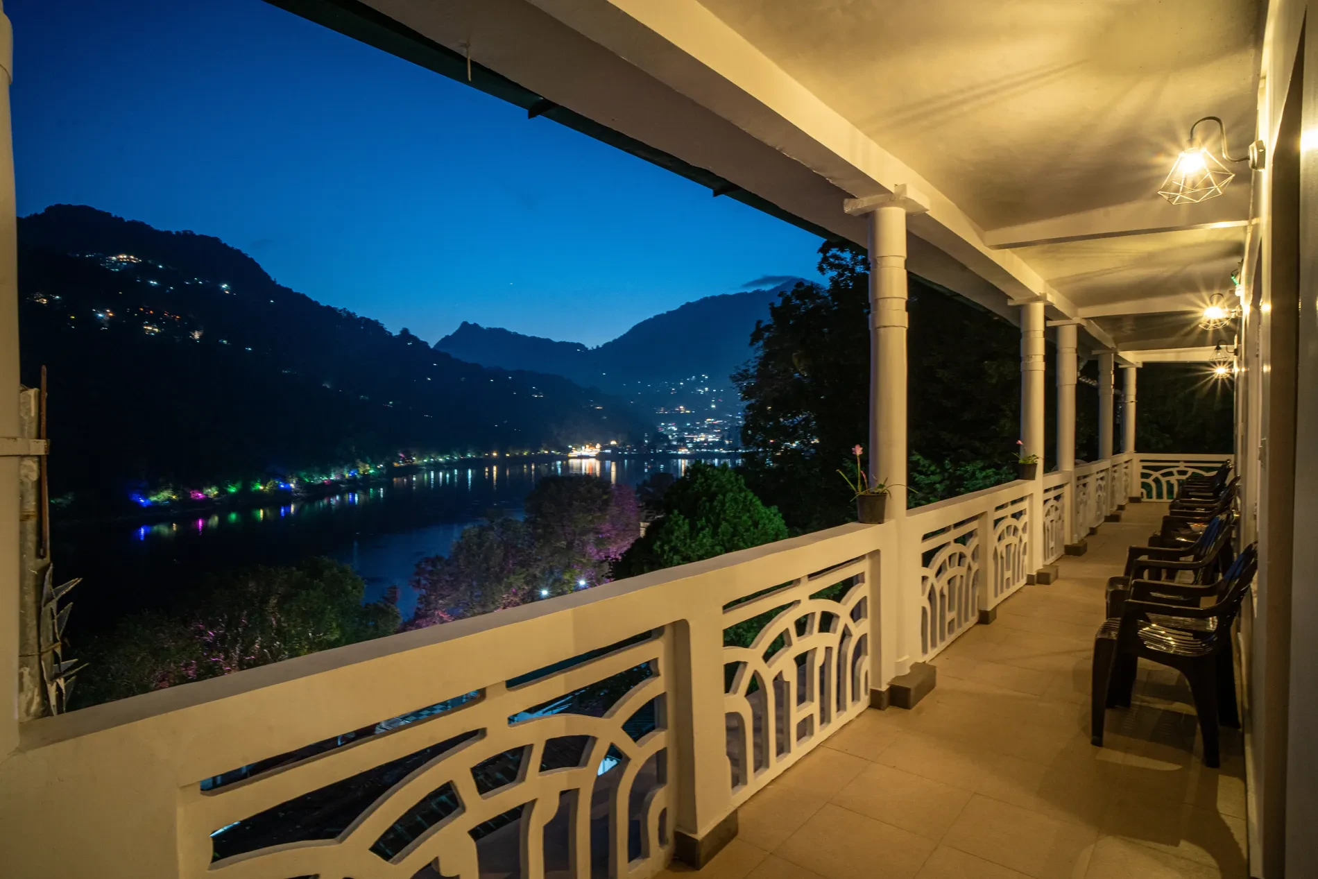 Headingly Suites | Lake-Facing 2-Room Retreat Just Above Mall Road - 14