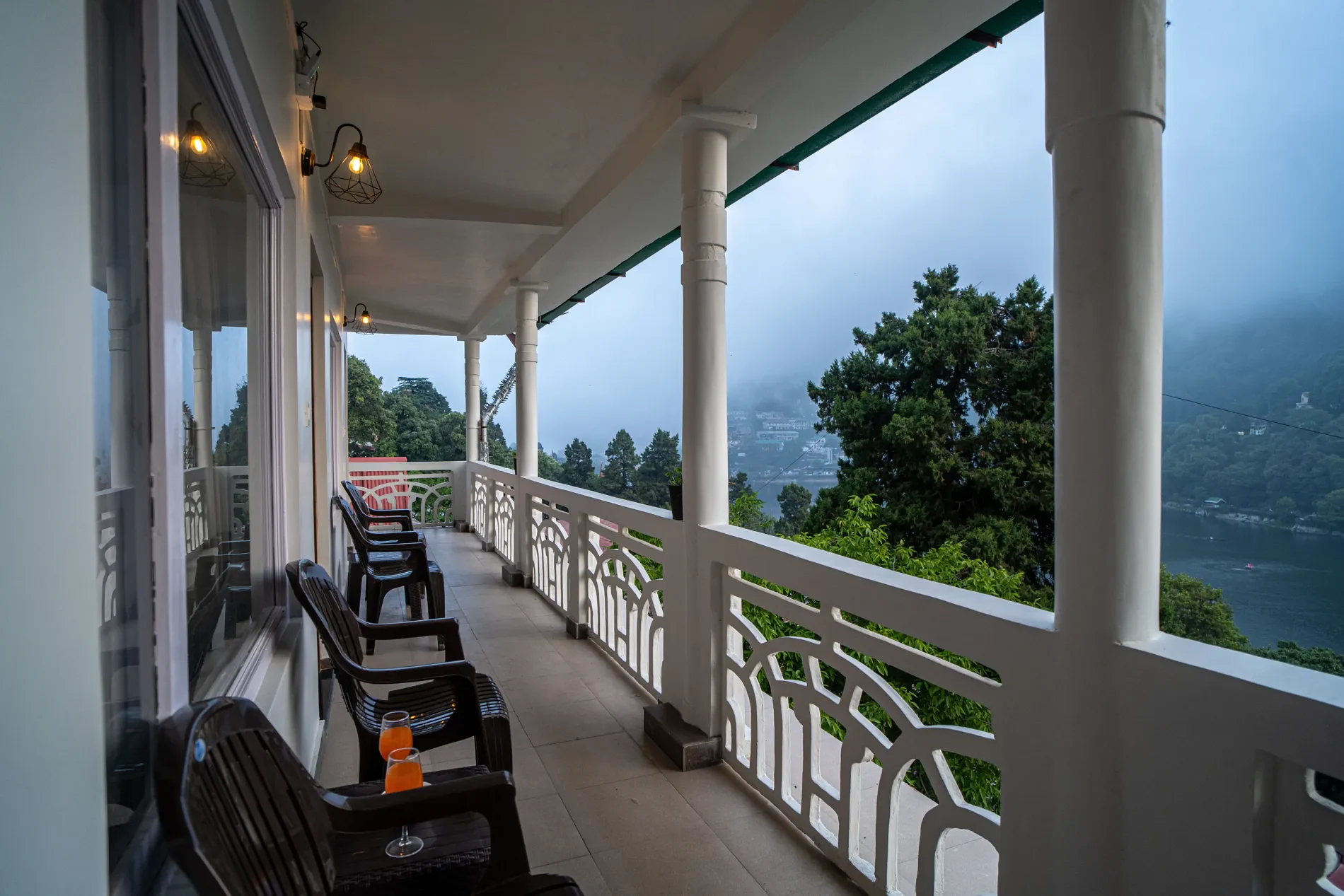 Headingly Suites | Lake-Facing 2-Room Retreat Just Above Mall Road - 11