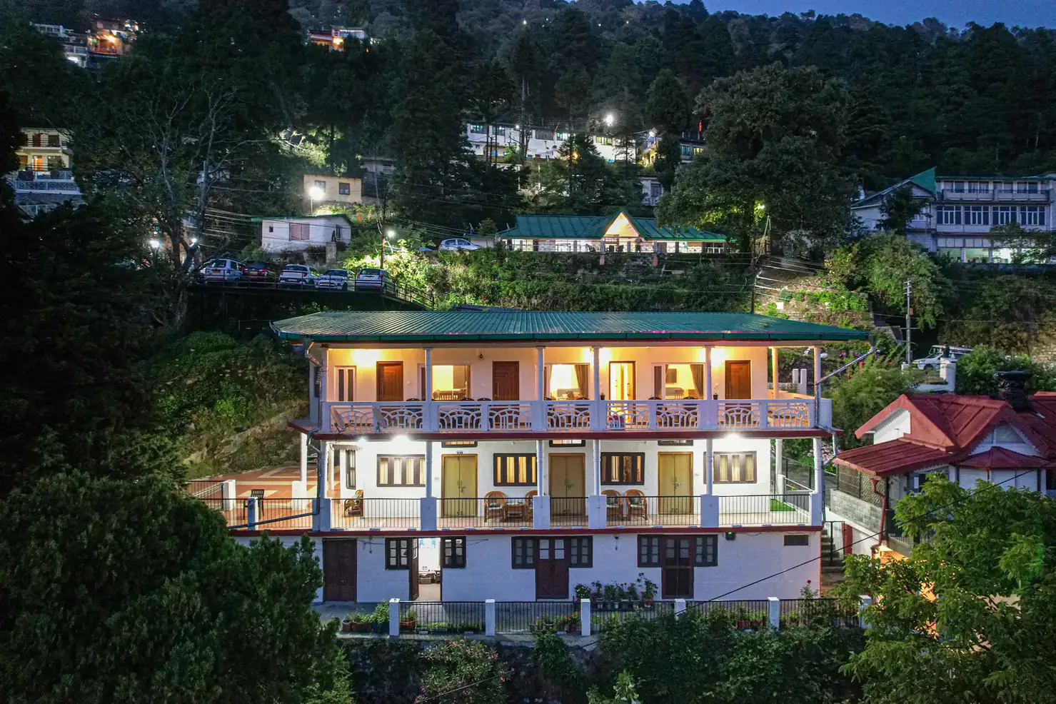 Headingly Suites | Lake-Facing 2-Room Retreat Just Above Mall Road