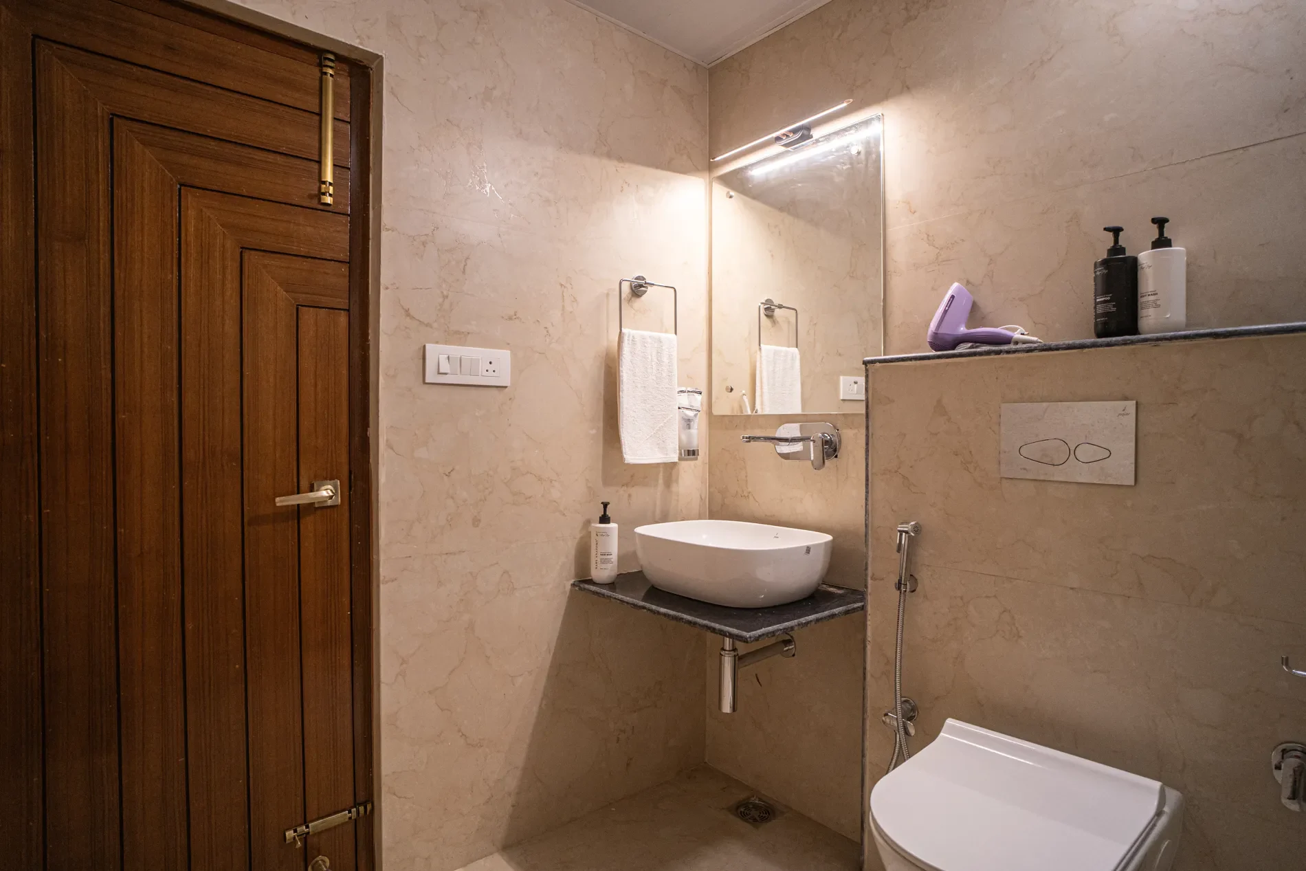 Headingly Suites | Lake-Facing 2-Room Retreat Just Above Mall Road - 13