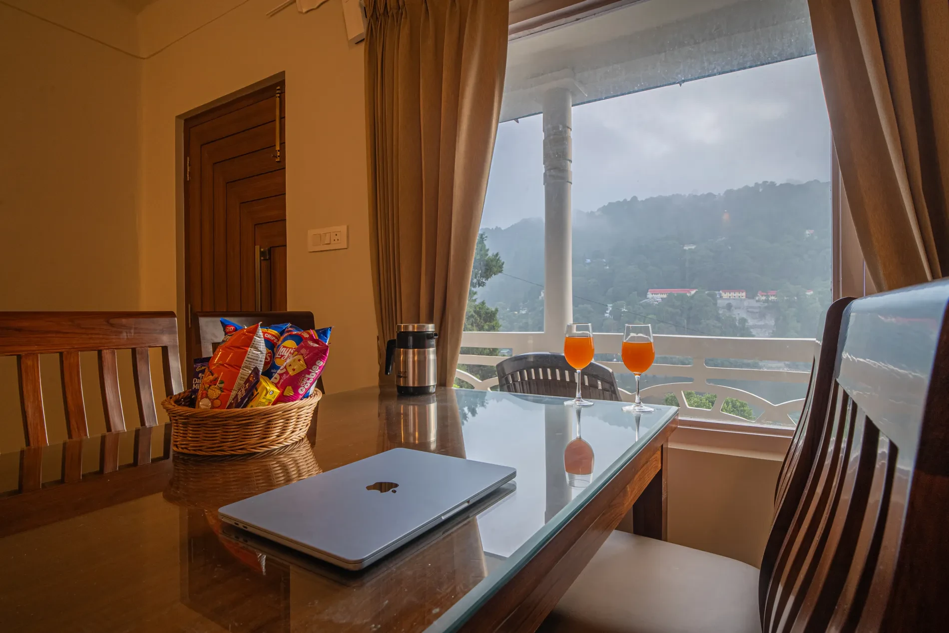 Headingly Suites | Lake-Facing 2-Room Retreat Just Above Mall Road - 9