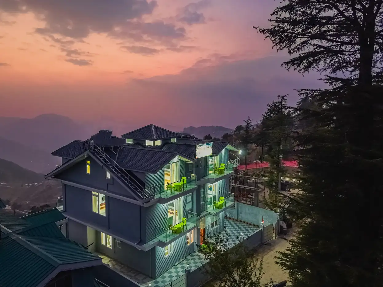 The Ridgeview Retreat Amelia | Hillside 1 & 2-Room Suite - 10