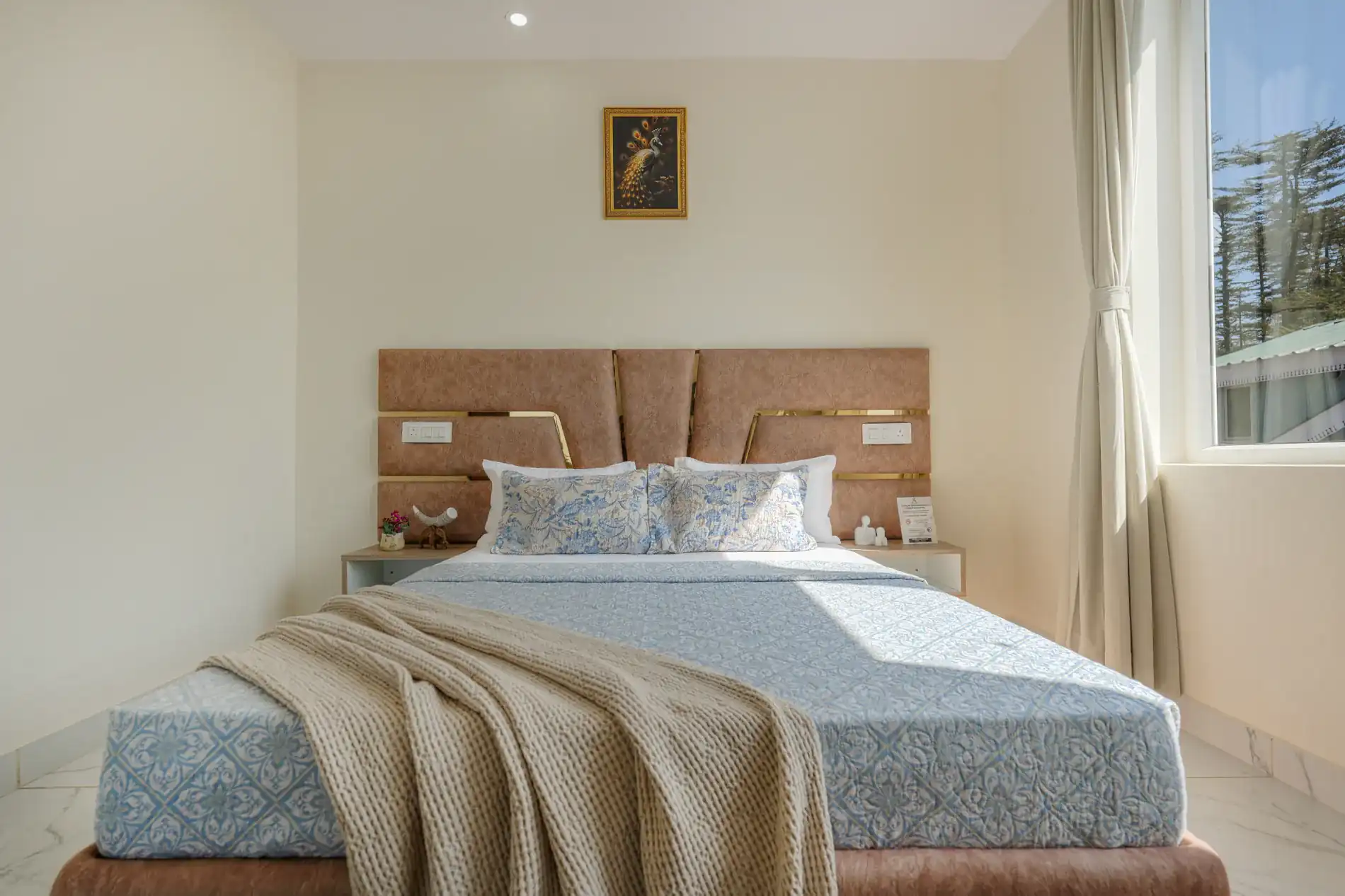 The Ridgeview Retreat Amelia | Hillside 1 & 2-Room Suite - 8