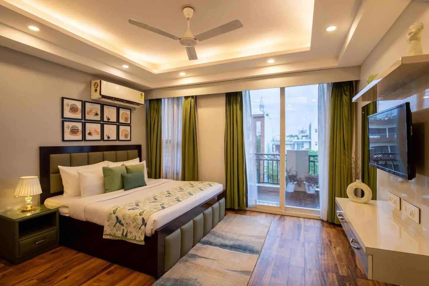 Standard Serviced Apartment Sector 38