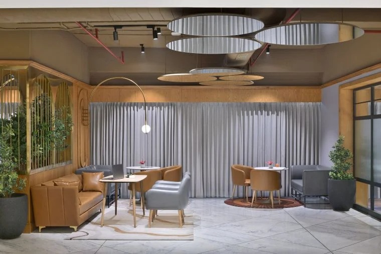 Luxury Serviced Apartment Paras Square