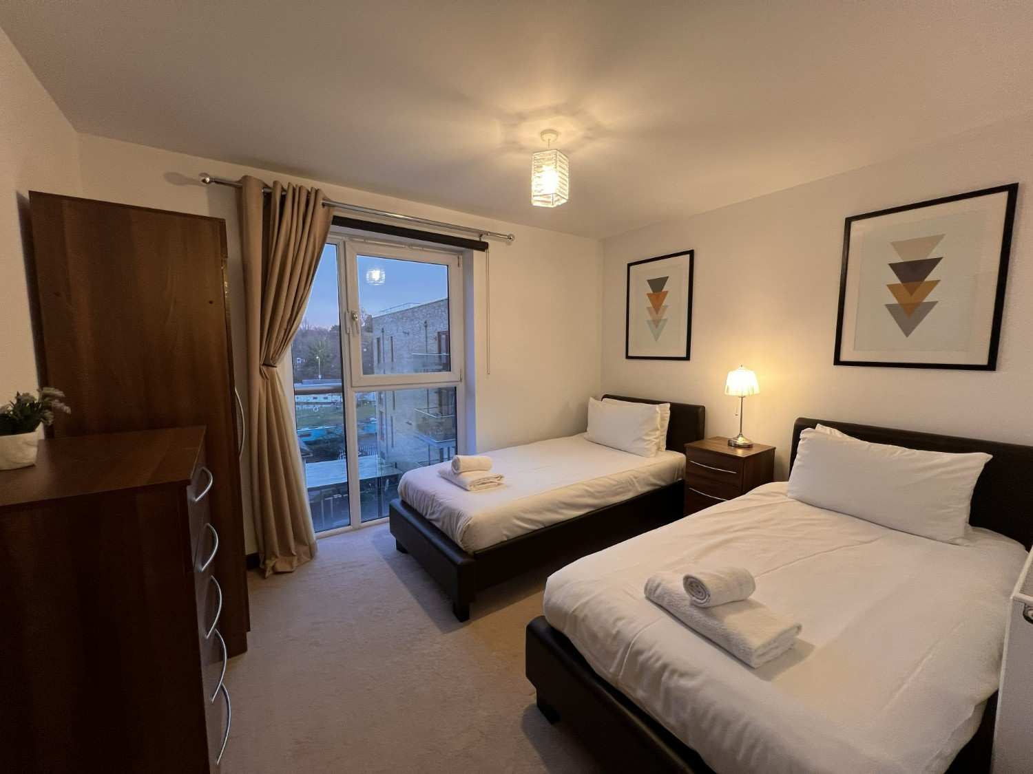 Premium Serviced Apartment Uxbridge 2BHK