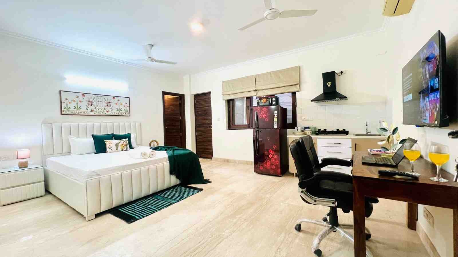 Premium Serviced Apartment New Friends Colony 