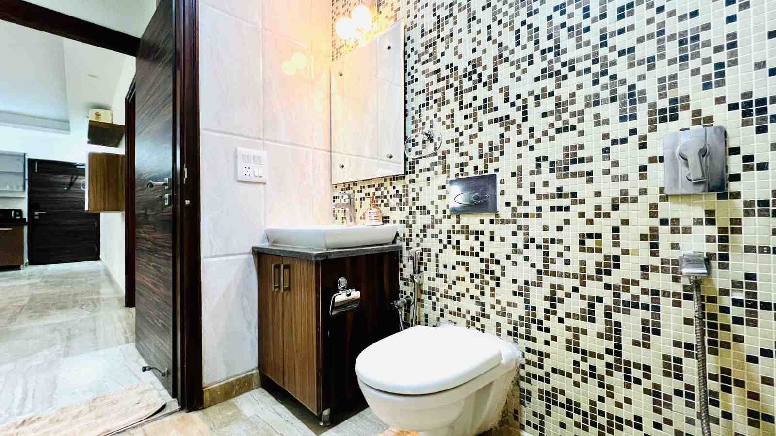 Premium Serviced Apartment New Friends Colony 